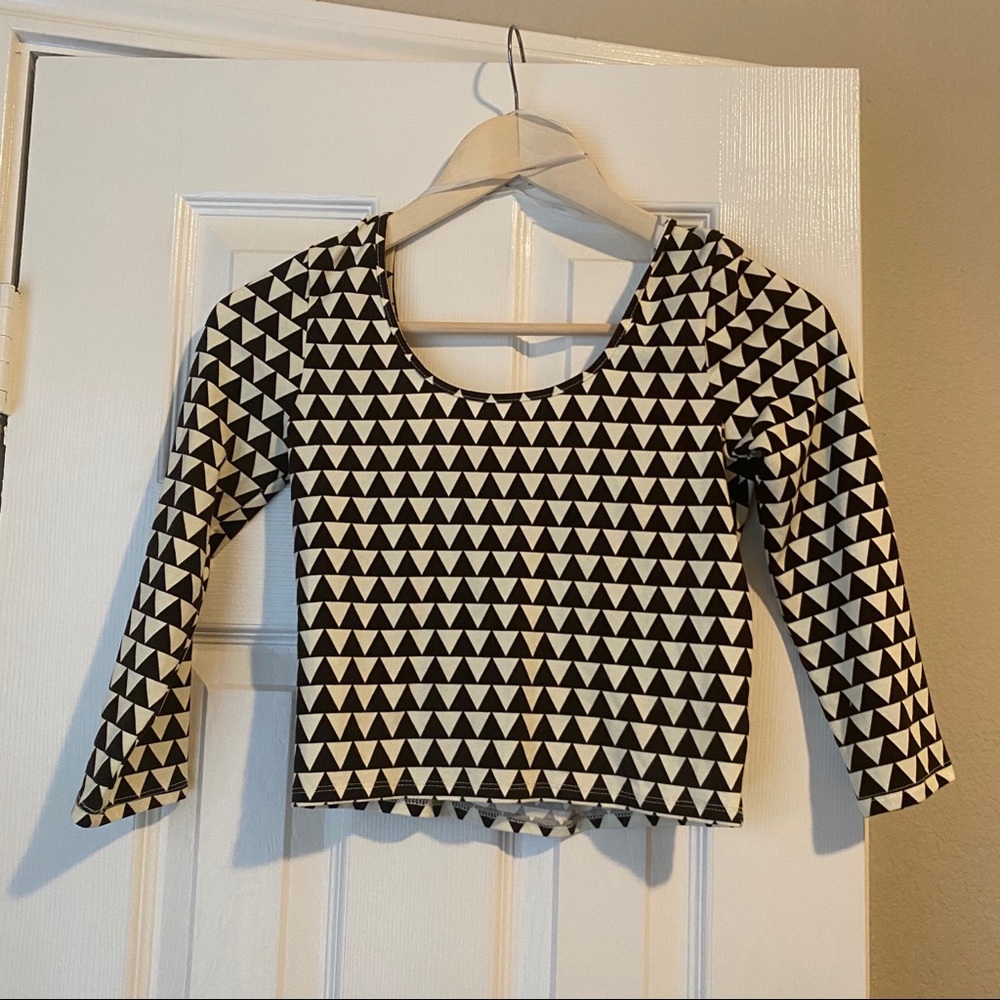 Forever 21 Twist Back 3/4 Sleeve Crop Top - Small
